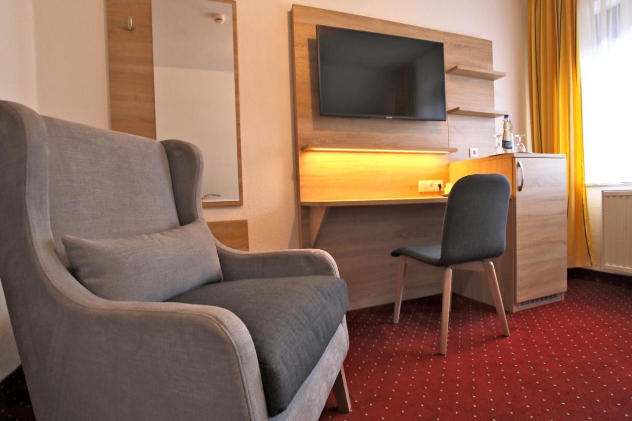Hotel & Restaurant Am Wasser Breege Esterno foto