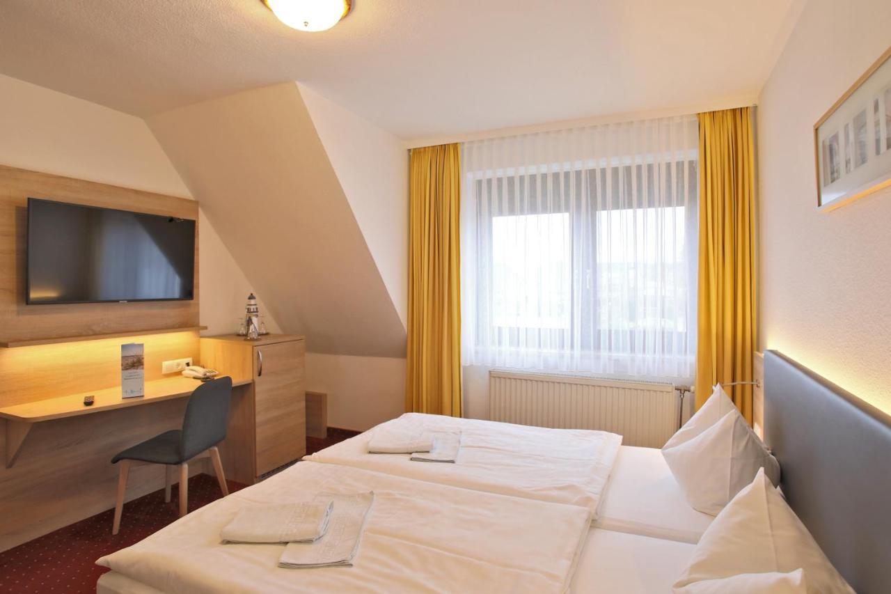 Hotel & Restaurant Am Wasser Breege Esterno foto