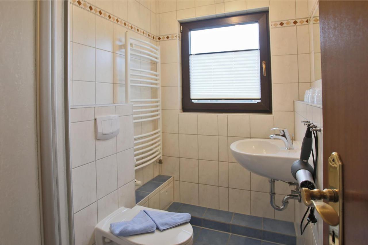 Hotel & Restaurant Am Wasser Breege Esterno foto