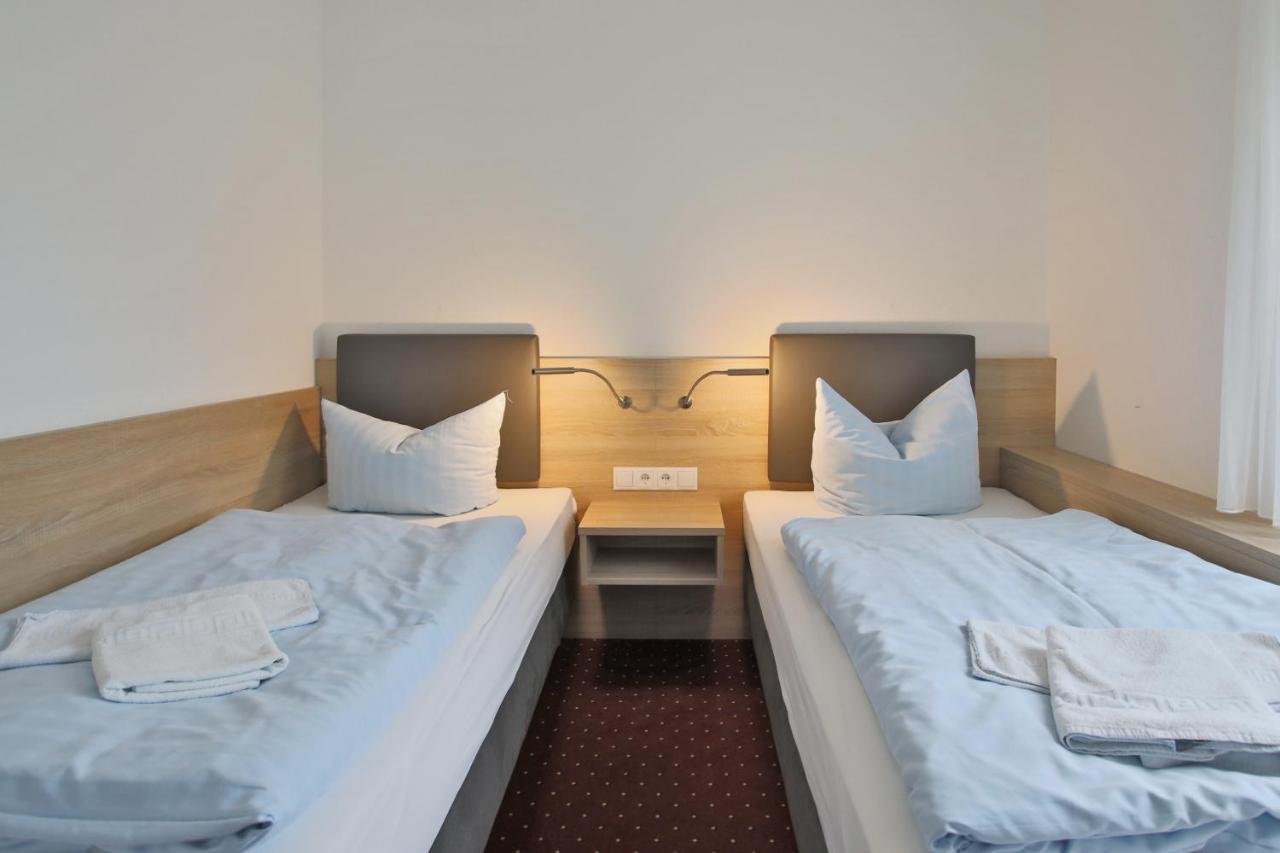 Hotel & Restaurant Am Wasser Breege Esterno foto