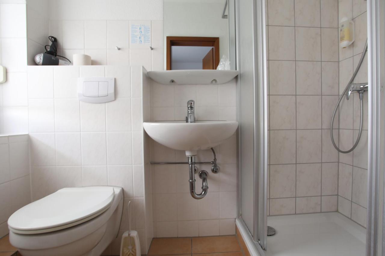 Hotel & Restaurant Am Wasser Breege Esterno foto