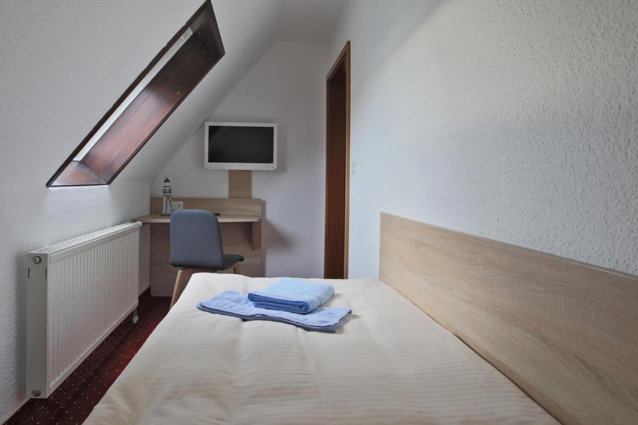 Hotel & Restaurant Am Wasser Breege Esterno foto