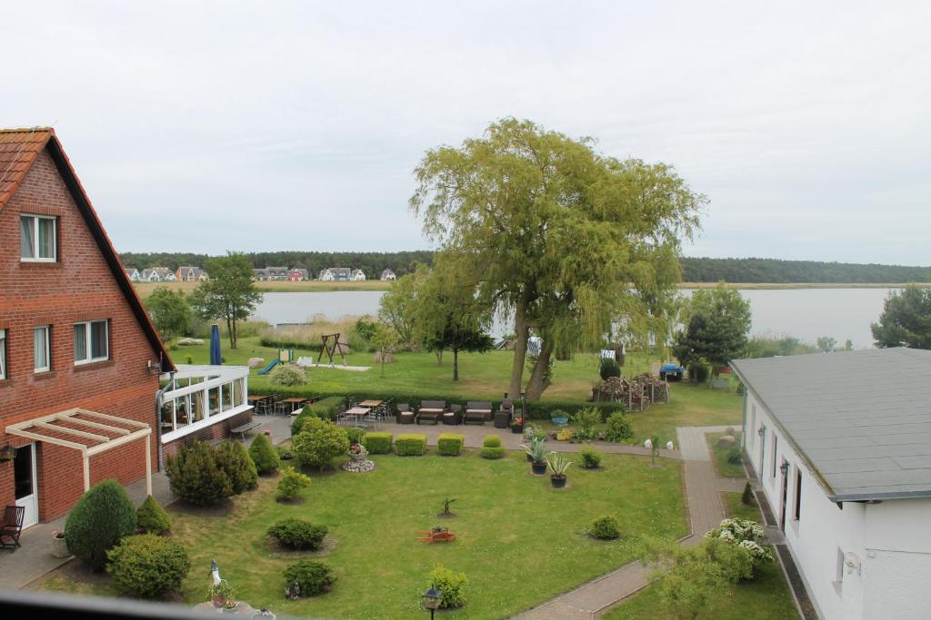 Hotel & Restaurant Am Wasser Breege Esterno foto