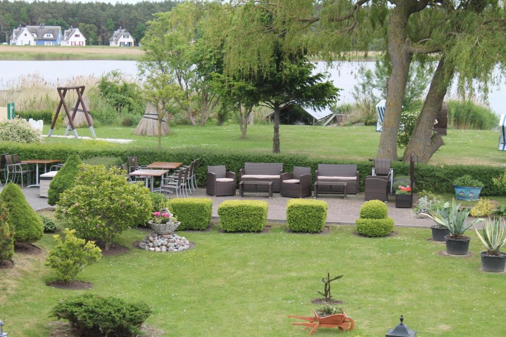 Hotel & Restaurant Am Wasser Breege Esterno foto