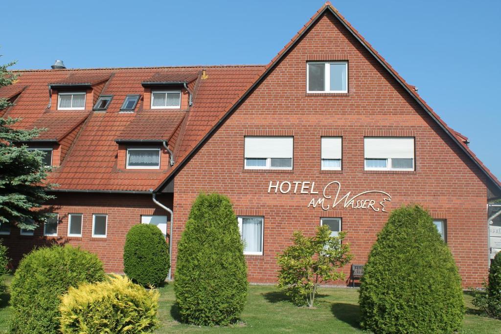 Hotel & Restaurant Am Wasser Breege Esterno foto