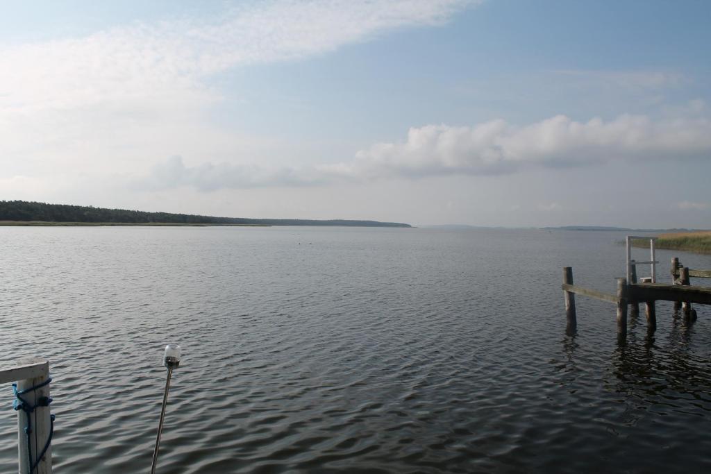 Hotel & Restaurant Am Wasser Breege Esterno foto