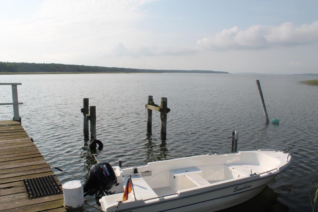 Hotel & Restaurant Am Wasser Breege Esterno foto